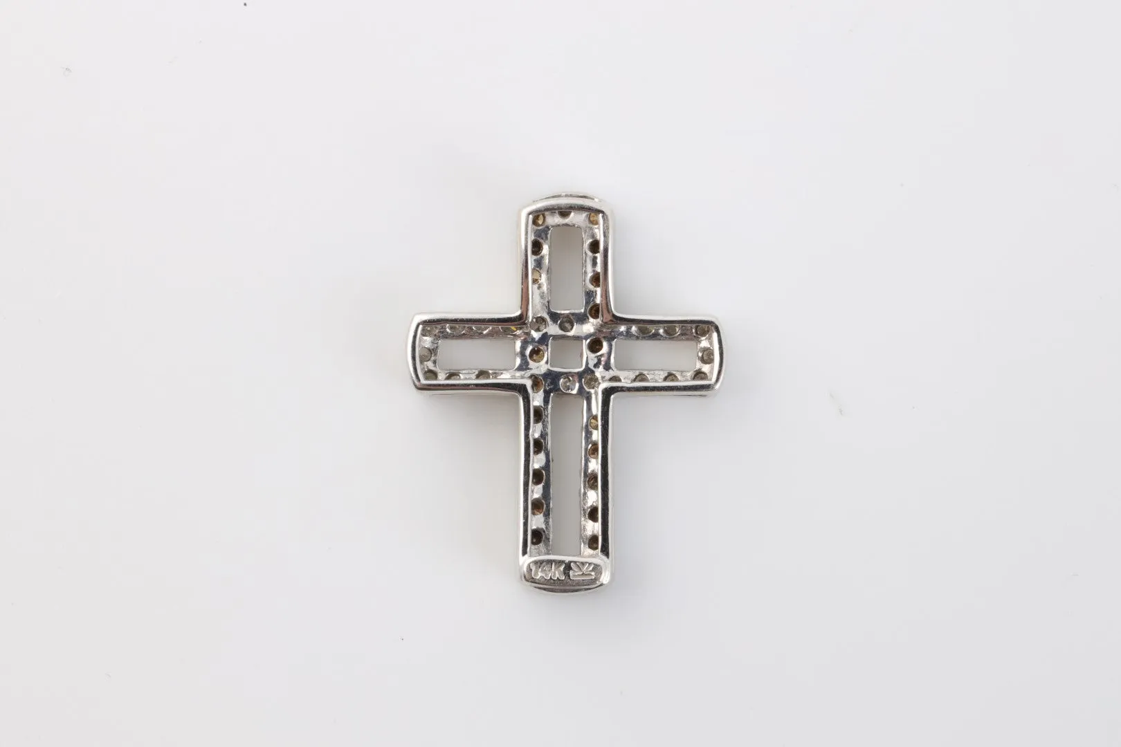 14k White Gold 0.56tcw Diamond Cross Pendant (1.85g.)