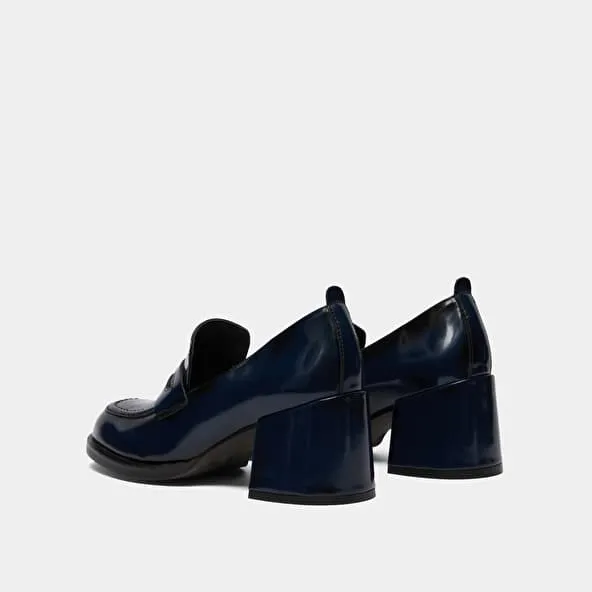 College loafers with heels in blue glazed leather