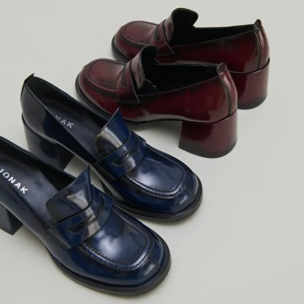 College loafers with heels in blue glazed leather