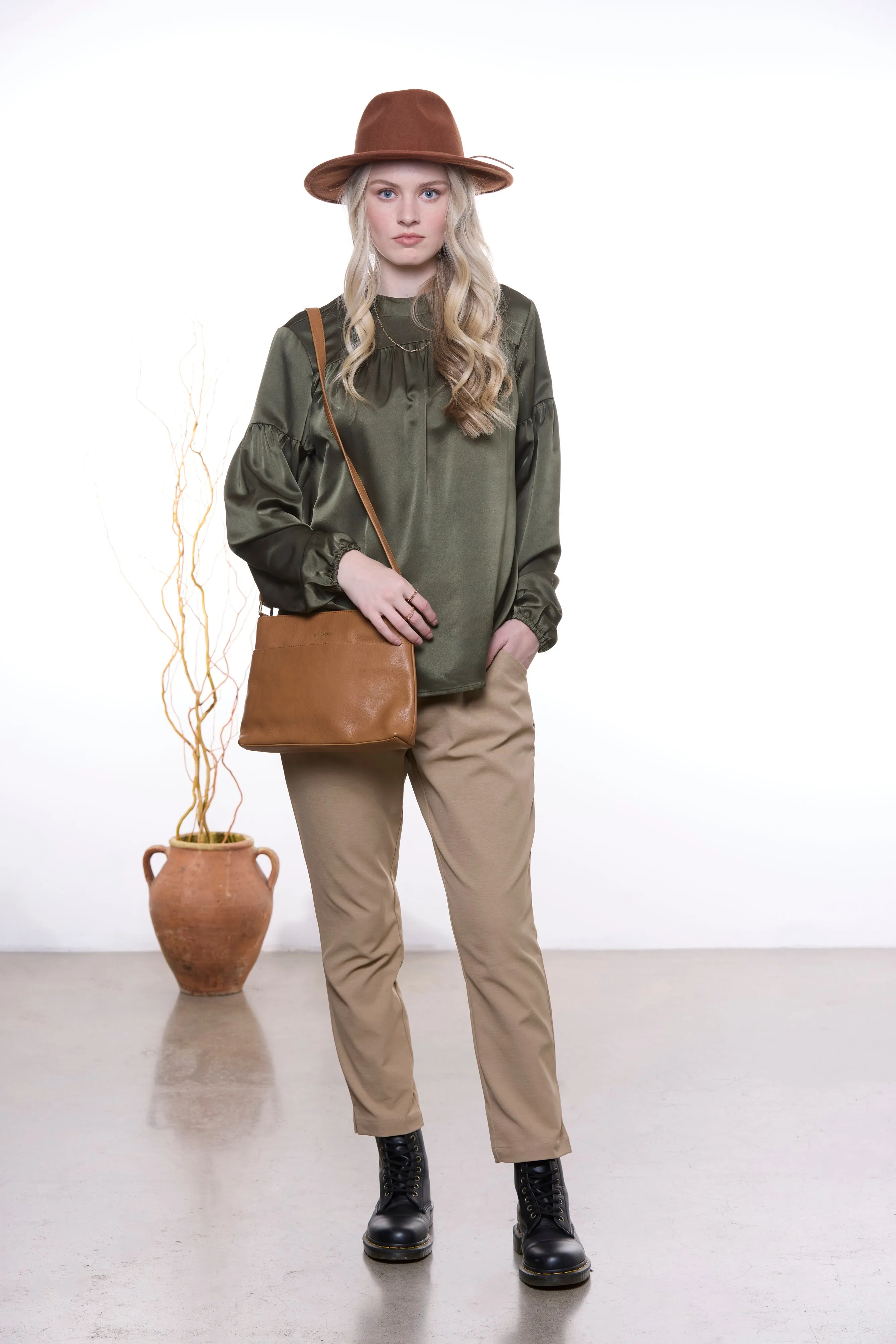 Duffle&Co: The Rose Crossbody - Vintage Tan