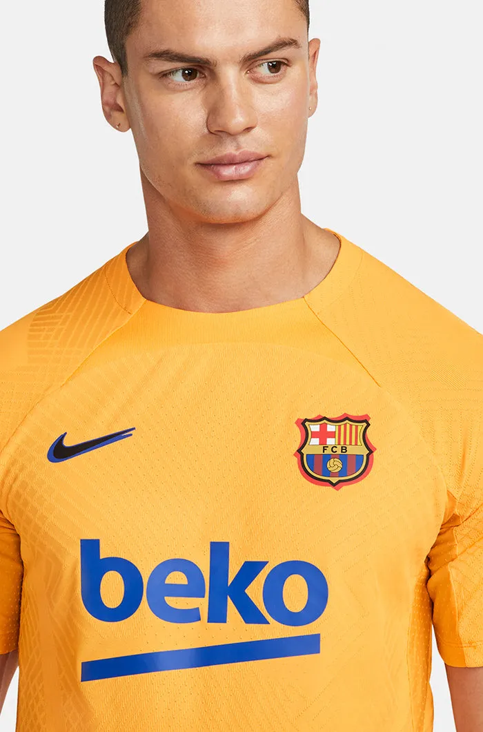 FC Barcelona Player’s training shirt 21/22