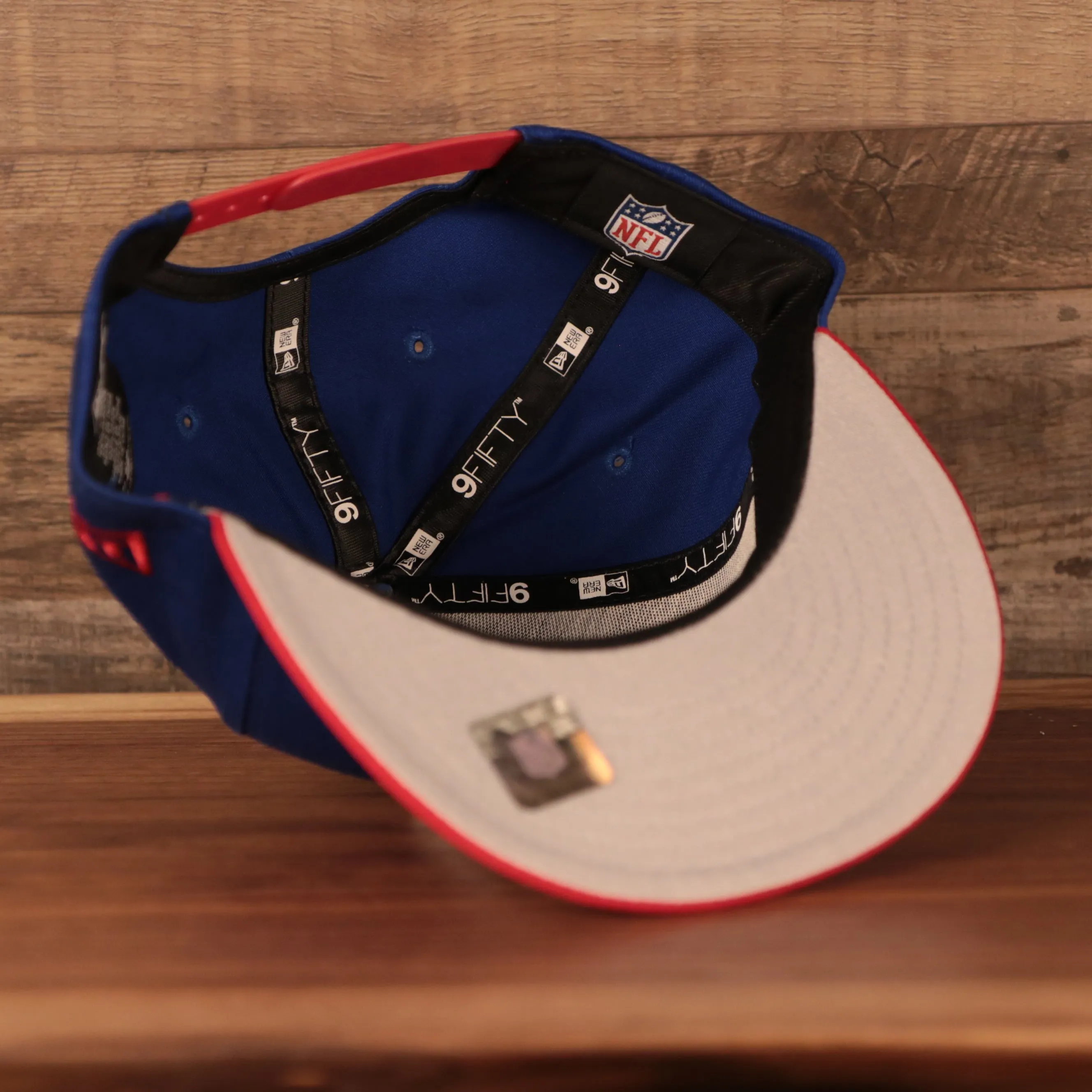 Kid's New York Giants 1975 Throwback Logo Vintage NFL 9Fifty Youth Snapback Hat