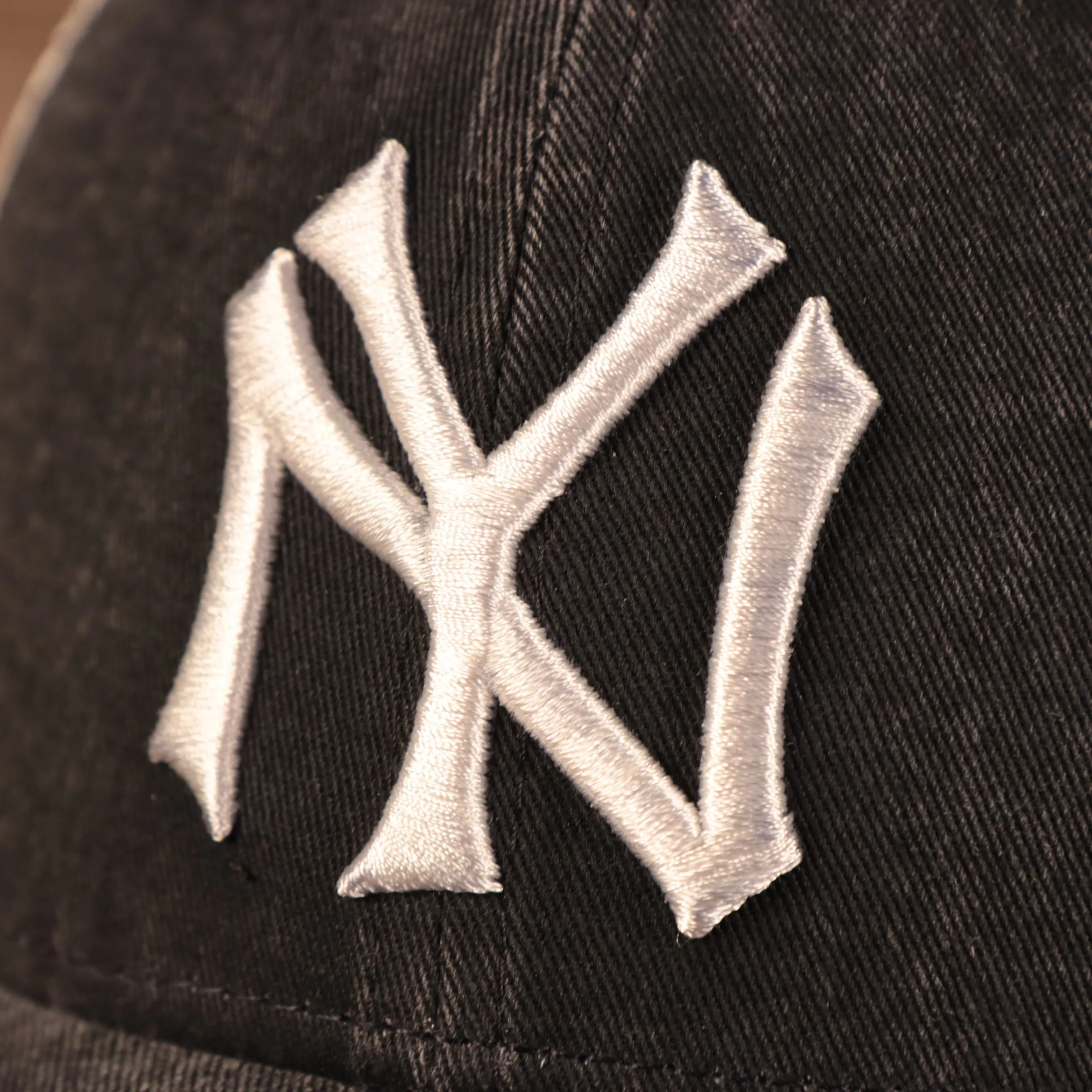 New York Yankees Vintage Dark Gray Adjustable 9Forty Trucker Dad Hat