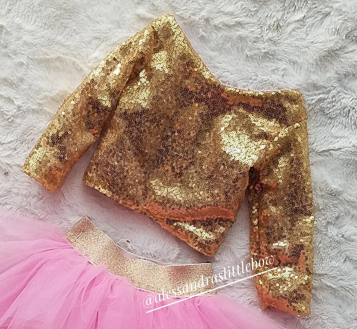 Princess cropped Sequin top in gold